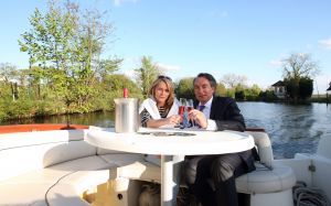 21-05-2010 SHOWBIZZ; MILIKA PETERZON EN JURGEN SMIT TROUWEN IN VOORJAAR 2011. Ze zijn inmiddels 4 jaar samen en bewonen nu een prachtig huis aan de Vecht.Hebben een pracht van een nieuw leven in hun huis, hun jongste telg hond BOB dus is het tijd om dan ook maar eens te gaan trouwen.En dat gebeurt dus volgend jaar.
foto: Albert den Iseger