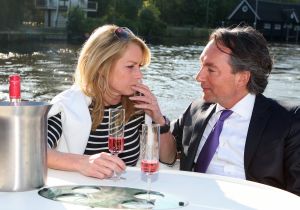 21-05-2010 SHOWBIZZ; MILIKA PETERZON EN JURGEN SMIT TROUWEN IN VOORJAAR 2011. Ze zijn inmiddels 4 jaar samen en bewonen nu een prachtig huis aan de Vecht.Hebben een pracht van een nieuw leven in hun huis, hun jongste telg hond BOB dus is het tijd om dan ook maar eens te gaan trouwen.En dat gebeurt dus volgend jaar.
foto: Albert den Iseger
