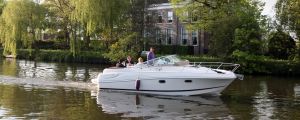 21-05-2010 SHOWBIZZ; MILIKA PETERZON EN JURGEN SMIT TROUWEN IN VOORJAAR 2011. Ze zijn inmiddels 4 jaar samen en bewonen nu een prachtig huis aan de Vecht.Hebben een pracht van een nieuw leven in hun huis, hun jongste telg hond BOB dus is het tijd om dan ook maar eens te gaan trouwen.En dat gebeurt dus volgend jaar.
foto: Albert den Iseger