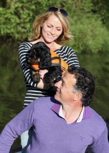 21-05-2010 SHOWBIZZ; MILIKA PETERZON EN JURGEN SMIT TROUWEN IN VOORJAAR 2011. Ze zijn inmiddels 4 jaar samen en bewonen nu een prachtig huis aan de Vecht.Hebben een pracht van een nieuw leven in hun huis, hun jongste telg hond BOB dus is het tijd om dan ook maar eens te gaan trouwen.En dat gebeurt dus volgend jaar.
foto: Albert den Iseger