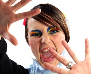 31-05-2010 ONDERWIJS: VISAGIE EXAMEN OP DE HAARLEMSE AKADEMIE WAS VOOR DE CURSISTEN EEN GROOT SUCCES. Iedereen was geslaagd. De foto opdracht was deze keer een geheel vrije  make up impressie.Na de foto shoot ging iedereen opgemaakt richting huis.
foto: Albert den Iseger.