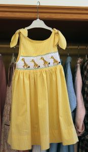 25-05-2010 KONINKLIJK HUIS:HIET KOOPT MAXIMA HAAR KINDERKLEDING.Op een steenworp afstand van Paleis Noordeinde is een beeldschoon kinderkleding winkeltje waar Maxima haar kinderkleding koopt. De met de hand gemaakte traditionele smockjurkjes vinden ook hun weg naar meerdere kleinkinderen van de Koninklijke familie.
foto:Albert den Iseger