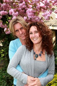26-05-2010 : SHOWBIZZ; RENE SCHUURMANS IS ECHT WERELDBEROEMD IN HET ZUIDEN VAN NEDERLAND.Het word tijd voor de onwijs aardige zanger dat er een nummer een hit komt zodat ook de rest van Nederland kan gaan genieten van deze 46 jarige zanger.
foto: Albert den Iseger