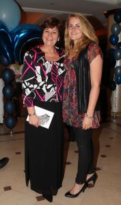 16-05-2010 SHOWBIZZ; GERARD JOLING WERD 50 JAAR EN DAAROM WERD HET EEN FEESTJE VOOR VRIENDEN EN FAMILIE. In de Hotels van Oranje te Noordwijk werd het een verzamelplaats van vrienden en familie en niet zo zeer van bekende Nederlanders. Ook de aanwezige pers was niet van harte welkom op het feestje van Gerard. De schrijvende pers werd zelfs door een medewerkster van het management van Gerard de toegang tot de feestzaal  geweigerd zodat een goed sfeerverslag van het feestje onmogelijk werd gemaakt. Omdat het buiten erg koud was mochten de aanwezige fotografen dan wel binnen staan, maar wel achter een afscheiding nauwlettend in de gaten gehouden door brede mannen met oordopjes in. Een ietswat chanante vertoning voor de mensen die Gerard al meer dan 20 jaar fotograferen. De paar bekende Nederlanders die door weer en wind wel kwamen opdraven vonden het ook een ietswat vreemde beslissing van de organisatie. Gerard bood zijn excuses aan voor het feit dat het niet zo soepeltjes verliep maar zei: Ik heb niks met de organisatie van dit alles te maken, terwijl het management vertelde dat het draaiboek van deze avond was samengesteld door Gerard, Wino (manager) en zijn assistente. Voor de gasten was het waarschijnlijk weer een over de TOP feestje maar voor de pers een teleurstelling terwijl deze juist gedeeltelijk hebben meegeholpen aan de glansrijke carriere van Gerard Joling. 
foto: Albert den Iseger