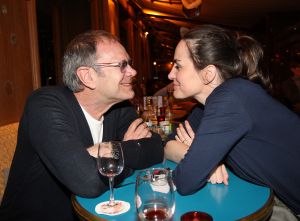 04-05-2010 SHOWBIZZ; ROB EN HENRIETTE DE NIJS IN MOOI PARIJS. Het was voor beide al vele jaren geleden om lekker een weekend lang te gaan genieten van mooi Parijs. Samen met  Evert Santegoeds van weekblad Prive genoten Rob en zijn geliefde Jet van een paar dagen Parijs. In  Prive nr.16 het hele verhaal en de exclusieve foto-s van Rob en Jet de Nijs.
foto: Albert den Iseger.04-05-2010 SHOWBIZZ; ROB EN HENRIETTE DE NIJS IN MOOI PARIJS. Het was voor beide al vele jaren geleden om lekker een weekend lang te gaan genieten van mooi Parijs. Samen met  Evert Santegoeds van weekblad Prive genoten Rob en zijn geliefde Jet van een paar dagen Parijs. In  Prive nr.16 het hele verhaal en de exclusieve foto-s van Rob en Jet de Nijs.
foto: Albert den Iseger.
