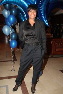 16-05-2010 SHOWBIZZ; GERARD JOLING WERD 50 JAAR EN DAAROM WERD HET EEN FEESTJE VOOR VRIENDEN EN FAMILIE. In de Hotels van Oranje te Noordwijk werd het een verzamelplaats van vrienden en familie en niet zo zeer van bekende Nederlanders. Ook de aanwezige pers was niet van harte welkom op het feestje van Gerard. De schrijvende pers werd zelfs door een medewerkster van het management van Gerard de toegang tot de feestzaal  geweigerd zodat een goed sfeerverslag van het feestje onmogelijk werd gemaakt. Omdat het buiten erg koud was mochten de aanwezige fotografen dan wel binnen staan, maar wel achter een afscheiding nauwlettend in de gaten gehouden door brede mannen met oordopjes in. Een ietswat chanante vertoning voor de mensen die Gerard al meer dan 20 jaar fotograferen. De paar bekende Nederlanders die door weer en wind wel kwamen opdraven vonden het ook een ietswat vreemde beslissing van de organisatie. Gerard bood zijn excuses aan voor het feit dat het niet zo soepeltjes verliep maar zei: Ik heb niks met de organisatie van dit alles te maken, terwijl het management vertelde dat het draaiboek van deze avond was samengesteld door Gerard, Wino (manager) en zijn assistente. Voor de gasten was het waarschijnlijk weer een over de TOP feestje maar voor de pers een teleurstelling terwijl deze juist gedeeltelijk hebben meegeholpen aan de glansrijke carriere van Gerard Joling. 
foto: Albert den Iseger