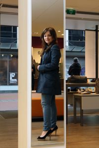15-05-2010 SHOWBIZZ; SIENEKE IS KLAAR VOOR OSLO MAAR HEEFT OOK EEN PROBLEEM. Sieneke is klaar voor Oslo en heeft haar laatste boodschapjes al gedaan om straks te gaan stralen in Oslo. Wij gingen met Sieneke mee haar laatste inkopen doen. Een paar dagen later bleek echter dat Sieneke een groot probleem had met haar stembanden en bezocht een KNO arts in het Rotterdamse  IKAZIA Ziekenhuis. Het bleek om een knobbeltje te gaan op haar stembanden aldus haar management.De arts is er druk mee bezig om Sieneke beter te krijgen voordat ze a.s maandag naar Oslo toe vliegt.
foto: Albert den Iseger