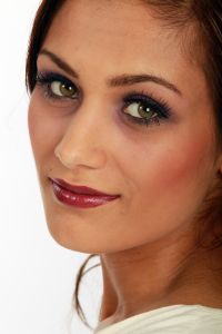 09-05-2010 ONDERWIJS; OPLEIDING VISAGIE HAARLEMSE AKADEMIE. De 2de foto sessie op de Haarlemse Akademie met als opdracht naturel make up en catwalk-model make up met een donker model.
foto: Albert den Iseger
