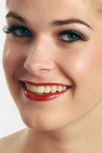 09-05-2010 ONDERWIJS; OPLEIDING VISAGIE HAARLEMSE AKADEMIE. De 2de foto sessie op de Haarlemse Akademie met als opdracht naturel make up en catwalk-model make up met een donker model.
foto: Albert den Iseger