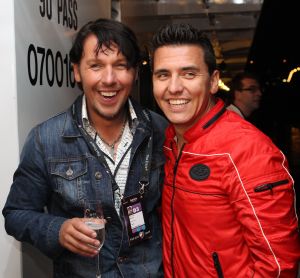20-05-2011 SHOWBIZZ; JAN SMIT EN LIZA PLAT TROUWEN 17 NOVEMBER HEEL GEWOON IN VOLENDAM.  Jan en Liza trouwen over een half jaar in het mooie Volendam, geen Ibiza, Venetie of Monaco voor het dolgelukkige paar. Het word een intieme gelegenheid voor onze vrienden en familie zo vertelde Jan. Samen met hun kinderen Fem en Emma genieten van het mooie wat 17 November hun brengt, ook de eerste verjaardag van Emma. Het zal een dag worden om nooit meer te vergeten net als de dag dat ik Liza ten huwelijk vroeg onder de Eiffel toren.
foto: Albert den Iseger