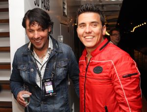 20-05-2011 SHOWBIZZ; JAN SMIT EN LIZA PLAT TROUWEN 17 NOVEMBER HEEL GEWOON IN VOLENDAM.  Jan en Liza trouwen over een half jaar in het mooie Volendam, geen Ibiza, Venetie of Monaco voor het dolgelukkige paar. Het word een intieme gelegenheid voor onze vrienden en familie zo vertelde Jan. Samen met hun kinderen Fem en Emma genieten van het mooie wat 17 November hun brengt, ook de eerste verjaardag van Emma. Het zal een dag worden om nooit meer te vergeten net als de dag dat ik Liza ten huwelijk vroeg onder de Eiffel toren.
foto: Albert den Iseger