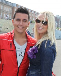 20-05-2011 SHOWBIZZ; JAN SMIT EN LIZA PLAT TROUWEN 17 NOVEMBER HEEL GEWOON IN VOLENDAM.  Jan en Liza trouwen over een half jaar in het mooie Volendam, geen Ibiza, Venetie of Monaco voor het dolgelukkige paar. Het word een intieme gelegenheid voor onze vrienden en familie zo vertelde Jan. Samen met hun kinderen Fem en Emma genieten van het mooie wat 17 November hun brengt, ook de eerste verjaardag van Emma. Het zal een dag worden om nooit meer te vergeten net als de dag dat ik Liza ten huwelijk vroeg onder de Eiffel toren.
foto: Albert den Iseger
