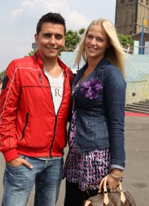 20-05-2011 SHOWBIZZ; JAN SMIT EN LIZA PLAT TROUWEN 17 NOVEMBER HEEL GEWOON IN VOLENDAM.  Jan en Liza trouwen over een half jaar in het mooie Volendam, geen Ibiza, Venetie of Monaco voor het dolgelukkige paar. Het word een intieme gelegenheid voor onze vrienden en familie zo vertelde Jan. Samen met hun kinderen Fem en Emma genieten van het mooie wat 17 November hun brengt, ook de eerste verjaardag van Emma. Het zal een dag worden om nooit meer te vergeten net als de dag dat ik Liza ten huwelijk vroeg onder de Eiffel toren.
foto: Albert den Iseger