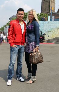 20-05-2011 SHOWBIZZ; JAN SMIT EN LIZA PLAT TROUWEN 17 NOVEMBER HEEL GEWOON IN VOLENDAM.  Jan en Liza trouwen over een half jaar in het mooie Volendam, geen Ibiza, Venetie of Monaco voor het dolgelukkige paar. Het word een intieme gelegenheid voor onze vrienden en familie zo vertelde Jan. Samen met hun kinderen Fem en Emma genieten van het mooie wat 17 November hun brengt, ook de eerste verjaardag van Emma. Het zal een dag worden om nooit meer te vergeten net als de dag dat ik Liza ten huwelijk vroeg onder de Eiffel toren.
foto: Albert den Iseger