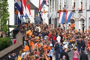 30-04-2011 KONINKLIJKHUIS: KONINGINNENDAG 2011 IN THORN. Met Koningin Beatrix, Prins Willem Alexander, Prinses Maxima,Prins Johan Friso,Prins Constantijn,Prinses Laurentien, Maurits,Marilene,Prins Bernhard,Annette,Pieter Christiaan,Floris.
foto: Albert den Iseger.