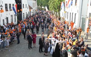 30-04-2011 KONINKLIJKHUIS: KONINGINNENDAG 2011 IN THORN. Met Koningin Beatrix, Prins Willem Alexander, Prinses Maxima,Prins Johan Friso,Prins Constantijn,Prinses Laurentien, Maurits,Marilene,Prins Bernhard,Annette,Pieter Christiaan,Floris.
foto: Albert den Iseger.