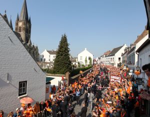 30-04-2011 KONINKLIJKHUIS: KONINGINNENDAG 2011 IN THORN. Met Koningin Beatrix, Prins Willem Alexander, Prinses Maxima,Prins Johan Friso,Prins Constantijn,Prinses Laurentien, Maurits,Marilene,Prins Bernhard,Annette,Pieter Christiaan,Floris.
foto: Albert den Iseger.