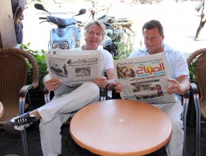 24-05-2011 SHOWBIZZ; WIJ ZOEKEN HET SHOWNIEUWS IETS VERDER OP. Wij lezen de kranten hier elke morgen op zoek naar het ultieme shownieuws. Veel BN ers zijn hier aanwezig voor de opening van het nieuwe THE RED SUN restaurant in populair MARRAKECH. Wij houden u op de hoogte.
foto: Najib Amhali