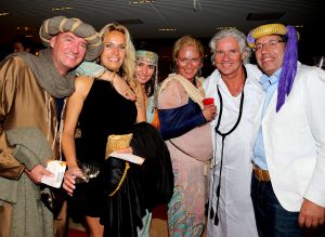 29-05-2013 SHOWBIZZ; TOPPERS BELEEFDEN ALWEER EEN HOOGTE PUNT. Meer dan 200.000 buikdanseressen en sjeiks gingen volledig los op de muziek van Rene Froger-Gerard Joling-Jeroen v.d.Boom-Najib Amhali-Ernst Daniel Smit-Rene Schuurmans-Tavares-Venga Boys-Robert Leroy-Jan Smit en de 3 JS. Het was weer het TOPPERS feest bij uitstek. Volgend jaar de finale, het 1ste jubileum van de TOPPERS. Misschien wel compleet met GORDON. We gaan het meemaken.
foto: Albert den Iseger
