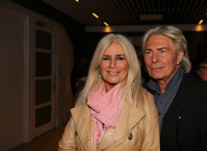 29-05-2013 SHOWBIZZ; TOPPERS BELEEFDEN ALWEER EEN HOOGTE PUNT. Meer dan 200.000 buikdanseressen en sjeiks gingen volledig los op de muziek van Rene Froger-Gerard Joling-Jeroen v.d.Boom-Najib Amhali-Ernst Daniel Smit-Rene Schuurmans-Tavares-Venga Boys-Robert Leroy-Jan Smit en de 3 JS. Het was weer het TOPPERS feest bij uitstek. Volgend jaar de finale, het 1ste jubileum van de TOPPERS. Misschien wel compleet met GORDON. We gaan het meemaken.
foto: Albert den Iseger