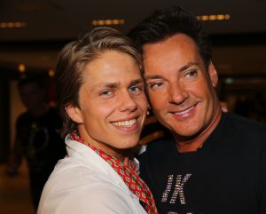 29-05-2013 SHOWBIZZ; TOPPERS BELEEFDEN ALWEER EEN HOOGTE PUNT. Meer dan 200.000 buikdanseressen en sjeiks gingen volledig los op de muziek van Rene Froger-Gerard Joling-Jeroen v.d.Boom-Najib Amhali-Ernst Daniel Smit-Rene Schuurmans-Tavares-Venga Boys-Robert Leroy-Jan Smit en de 3 JS. Het was weer het TOPPERS feest bij uitstek. Volgend jaar de finale, het 1ste jubileum van de TOPPERS. Misschien wel compleet met GORDON. We gaan het meemaken.
foto: Albert den Iseger