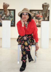 24-05-2013 SHOWBIZZ; GERTI BIERENBROODSPOT EN FONG LENG AL JAREN SOULMATE-S. Gerti en Fong Leng zijn al vele jaren bevriend en delen hun creative manier van leven en kunst  als het hun beide uitkomt. Gerti is altijd weg en onderweg naar nieuwe projecten, maar hun vriendschap is diepgeworteld en duurt intussen al vele tientallen jaren. Barbara Plugge ontmoette beide dames in het Van der Togt museum en sprak beide dames tussen de unieki kunst van Gerti. Deze week het verhaal in weekblad PRIVE.
foto: Albert den Iseger