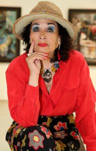 24-05-2013 SHOWBIZZ; GERTI BIERENBROODSPOT EN FONG LENG AL JAREN SOULMATE-S. Gerti en Fong Leng zijn al vele jaren bevriend en delen hun creative manier van leven en kunst  als het hun beide uitkomt. Gerti is altijd weg en onderweg naar nieuwe projecten, maar hun vriendschap is diepgeworteld en duurt intussen al vele tientallen jaren. Barbara Plugge ontmoette beide dames in het Van der Togt museum en sprak beide dames tussen de unieki kunst van Gerti. Deze week het verhaal in weekblad PRIVE.
foto: Albert den Iseger
