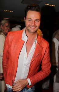 29-05-2013 SHOWBIZZ; TOPPERS BELEEFDEN ALWEER EEN HOOGTE PUNT. Meer dan 200.000 buikdanseressen en sjeiks gingen volledig los op de muziek van Rene Froger-Gerard Joling-Jeroen v.d.Boom-Najib Amhali-Ernst Daniel Smit-Rene Schuurmans-Tavares-Venga Boys-Robert Leroy-Jan Smit en de 3 JS. Het was weer het TOPPERS feest bij uitstek. Volgend jaar de finale, het 1ste jubileum van de TOPPERS. Misschien wel compleet met GORDON. We gaan het meemaken.
foto: Albert den Iseger