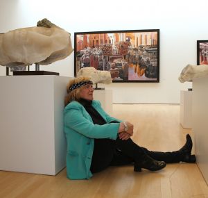24-05-2013 SHOWBIZZ; GERTI BIERENBROODSPOT EN FONG LENG AL JAREN SOULMATE-S. Gerti en Fong Leng zijn al vele jaren bevriend en delen hun creative manier van leven en kunst  als het hun beide uitkomt. Gerti is altijd weg en onderweg naar nieuwe projecten, maar hun vriendschap is diepgeworteld en duurt intussen al vele tientallen jaren. Barbara Plugge ontmoette beide dames in het Van der Togt museum en sprak beide dames tussen de unieki kunst van Gerti. Deze week het verhaal in weekblad PRIVE.
foto: Albert den Iseger