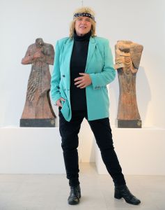 24-05-2013 SHOWBIZZ; GERTI BIERENBROODSPOT EN FONG LENG AL JAREN SOULMATE-S. Gerti en Fong Leng zijn al vele jaren bevriend en delen hun creative manier van leven en kunst  als het hun beide uitkomt. Gerti is altijd weg en onderweg naar nieuwe projecten, maar hun vriendschap is diepgeworteld en duurt intussen al vele tientallen jaren. Barbara Plugge ontmoette beide dames in het Van der Togt museum en sprak beide dames tussen de unieki kunst van Gerti. Deze week het verhaal in weekblad PRIVE.
foto: Albert den Iseger
