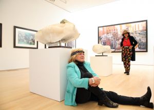 24-05-2013 SHOWBIZZ; GERTI BIERENBROODSPOT EN FONG LENG AL JAREN SOULMATE-S. Gerti en Fong Leng zijn al vele jaren bevriend en delen hun creative manier van leven en kunst  als het hun beide uitkomt. Gerti is altijd weg en onderweg naar nieuwe projecten, maar hun vriendschap is diepgeworteld en duurt intussen al vele tientallen jaren. Barbara Plugge ontmoette beide dames in het Van der Togt museum en sprak beide dames tussen de unieki kunst van Gerti. Deze week het verhaal in weekblad PRIVE.
foto: Albert den Iseger