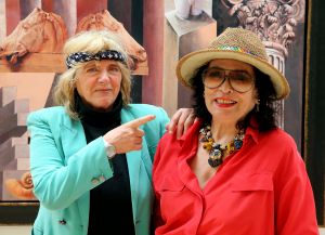 24-05-2013 SHOWBIZZ; GERTI BIERENBROODSPOT EN FONG LENG AL JAREN SOULMATE-S. Gerti en Fong Leng zijn al vele jaren bevriend en delen hun creative manier van leven en kunst  als het hun beide uitkomt. Gerti is altijd weg en onderweg naar nieuwe projecten, maar hun vriendschap is diepgeworteld en duurt intussen al vele tientallen jaren. Barbara Plugge ontmoette beide dames in het Van der Togt museum en sprak beide dames tussen de unieki kunst van Gerti. Deze week het verhaal in weekblad PRIVE.
foto: Albert den Iseger