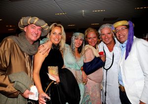 29-05-2013 SHOWBIZZ; TOPPERS BELEEFDEN ALWEER EEN HOOGTE PUNT. Meer dan 200.000 buikdanseressen en sjeiks gingen volledig los op de muziek van Rene Froger-Gerard Joling-Jeroen v.d.Boom-Najib Amhali-Ernst Daniel Smit-Rene Schuurmans-Tavares-Venga Boys-Robert Leroy-Jan Smit en de 3 JS. Het was weer het TOPPERS feest bij uitstek. Volgend jaar de finale, het 1ste jubileum van de TOPPERS. Misschien wel compleet met GORDON. We gaan het meemaken.
foto: Albert den Iseger