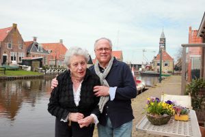 12-05-2013 SHOWBIZZ; VANDAAG EMOTIONELE MOEDERDAG IN HINDELOPEN. De moeder van keukenprins Joop Braakhekke is 102 jaar oud en woont op het mooiste plekje van Hindelopen. Ze viert vandaag moederdag met haar zoon Joop en enkele vriendinnen. Wij gingen op bezoek bij moeder Loek en zoon Joop Braakhekke. Vandaag op pagina Prive in de Telegraaf een prachtig verhaal van Barbara Plugge.
foto: Albert den Iseger