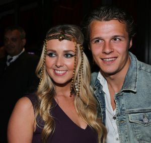 29-05-2013 SHOWBIZZ; TOPPERS BELEEFDEN ALWEER EEN HOOGTE PUNT. Meer dan 200.000 buikdanseressen en sjeiks gingen volledig los op de muziek van Rene Froger-Gerard Joling-Jeroen v.d.Boom-Najib Amhali-Ernst Daniel Smit-Rene Schuurmans-Tavares-Venga Boys-Robert Leroy-Jan Smit en de 3 JS. Het was weer het TOPPERS feest bij uitstek. Volgend jaar de finale, het 1ste jubileum van de TOPPERS. Misschien wel compleet met GORDON. We gaan het meemaken.
foto: Albert den Iseger
