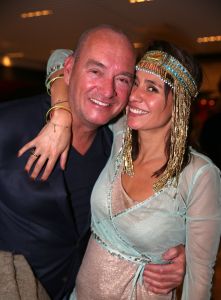 29-05-2013 SHOWBIZZ; TOPPERS BELEEFDEN ALWEER EEN HOOGTE PUNT. Meer dan 200.000 buikdanseressen en sjeiks gingen volledig los op de muziek van Rene Froger-Gerard Joling-Jeroen v.d.Boom-Najib Amhali-Ernst Daniel Smit-Rene Schuurmans-Tavares-Venga Boys-Robert Leroy-Jan Smit en de 3 JS. Het was weer het TOPPERS feest bij uitstek. Volgend jaar de finale, het 1ste jubileum van de TOPPERS. Misschien wel compleet met GORDON. We gaan het meemaken.
foto: Albert den Iseger