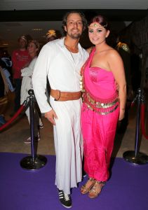 29-05-2013 SHOWBIZZ; TOPPERS BELEEFDEN ALWEER EEN HOOGTE PUNT. Meer dan 200.000 buikdanseressen en sjeiks gingen volledig los op de muziek van Rene Froger-Gerard Joling-Jeroen v.d.Boom-Najib Amhali-Ernst Daniel Smit-Rene Schuurmans-Tavares-Venga Boys-Robert Leroy-Jan Smit en de 3 JS. Het was weer het TOPPERS feest bij uitstek. Volgend jaar de finale, het 1ste jubileum van de TOPPERS. Misschien wel compleet met GORDON. We gaan het meemaken.
foto: Albert den Iseger