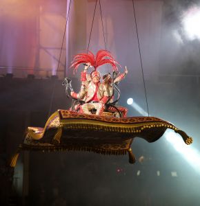 29-05-2013 SHOWBIZZ; TOPPERS BELEEFDEN ALWEER EEN HOOGTE PUNT. Meer dan 200.000 buikdanseressen en sjeiks gingen volledig los op de muziek van Rene Froger-Gerard Joling-Jeroen v.d.Boom-Najib Amhali-Ernst Daniel Smit-Rene Schuurmans-Tavares-Venga Boys-Robert Leroy-Jan Smit en de 3 JS. Het was weer het TOPPERS feest bij uitstek. Volgend jaar de finale, het 1ste jubileum van de TOPPERS. Misschien wel compleet met GORDON. We gaan het meemaken.
foto: Albert den Iseger