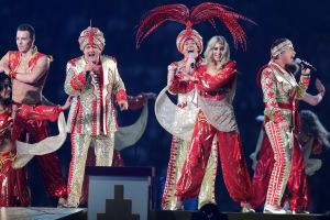 29-05-2013 SHOWBIZZ; TOPPERS BELEEFDEN ALWEER EEN HOOGTE PUNT. Meer dan 200.000 buikdanseressen en sjeiks gingen volledig los op de muziek van Rene Froger-Gerard Joling-Jeroen v.d.Boom-Najib Amhali-Ernst Daniel Smit-Rene Schuurmans-Tavares-Venga Boys-Robert Leroy-Jan Smit en de 3 JS. Het was weer het TOPPERS feest bij uitstek. Volgend jaar de finale, het 1ste jubileum van de TOPPERS. Misschien wel compleet met GORDON. We gaan het meemaken.
foto: Albert den Iseger