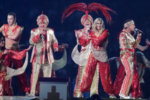 29-05-2013 SHOWBIZZ; TOPPERS BELEEFDEN ALWEER EEN HOOGTE PUNT. Meer dan 200.000 buikdanseressen en sjeiks gingen volledig los op de muziek van Rene Froger-Gerard Joling-Jeroen v.d.Boom-Najib Amhali-Ernst Daniel Smit-Rene Schuurmans-Tavares-Venga Boys-Robert Leroy-Jan Smit en de 3 JS. Het was weer het TOPPERS feest bij uitstek. Volgend jaar de finale, het 1ste jubileum van de TOPPERS. Misschien wel compleet met GORDON. We gaan het meemaken.
foto: Albert den Iseger