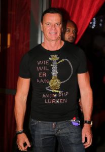29-05-2013 SHOWBIZZ; TOPPERS BELEEFDEN ALWEER EEN HOOGTE PUNT. Meer dan 200.000 buikdanseressen en sjeiks gingen volledig los op de muziek van Rene Froger-Gerard Joling-Jeroen v.d.Boom-Najib Amhali-Ernst Daniel Smit-Rene Schuurmans-Tavares-Venga Boys-Robert Leroy-Jan Smit en de 3 JS. Het was weer het TOPPERS feest bij uitstek. Volgend jaar de finale, het 1ste jubileum van de TOPPERS. Misschien wel compleet met GORDON. We gaan het meemaken.
foto: Albert den Iseger