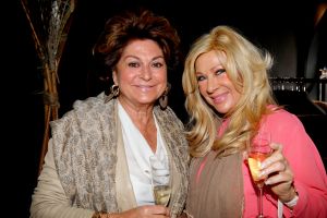 13-05-2014 SHOWBIZZ; NANNIC PARTY GROOT SUCCES MET VELE BN-ers VROUWEN.
Betty de Groot had in samenwerking met TIMOTHY OULTON weer een pracht van een dag georganiseerd waarop vele bekenden waren komen opdraven oa. Quinty Trustfull-Mariska van Kolck-Patricia Steur-Barbara Plugge-Sheila de Vries-Corry Konings-Leontine Borsato-Hind-Beertje van Beesr en nog vele anderen.Quinty Trustfull ontving de Nannic Award voor Strong Woman 2014.
foto: Albert den Iseger.