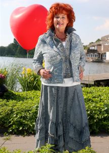 23-05-2014 SHOWBIZZZ; IMCA MARINA STRAALT WEER. Vandaag sprak PRIVE met IMCA in het lente zonnetje en gelukkig gaat het weer goed met haar. Het hele verhaal staat vandaag op de pagina PRIVE van de TELEGRAAF.
foto: Albert den Iseger.