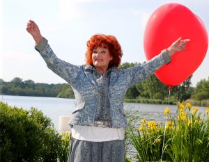 23-05-2014 SHOWBIZZZ; IMCA MARINA STRAALT WEER. Vandaag sprak PRIVE met IMCA in het lente zonnetje en gelukkig gaat het weer goed met haar. Het hele verhaal staat vandaag op de pagina PRIVE van de TELEGRAAF.
foto: Albert den Iseger.