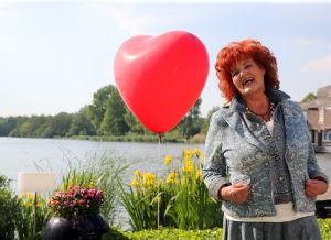 23-05-2014 SHOWBIZZZ; IMCA MARINA STRAALT WEER. Vandaag sprak PRIVE met IMCA in het lente zonnetje en gelukkig gaat het weer goed met haar. Het hele verhaal staat vandaag op de pagina PRIVE van de TELEGRAAF.
foto: Albert den Iseger.