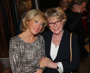 13-05-2014 SHOWBIZZ; NANNIC PARTY GROOT SUCCES MET VELE BN-ers VROUWEN.
Betty de Groot had in samenwerking met TIMOTHY OULTON weer een pracht van een dag georganiseerd waarop vele bekenden waren komen opdraven oa. Quinty Trustfull-Mariska van Kolck-Patricia Steur-Barbara Plugge-Sheila de Vries-Corry Konings-Leontine Borsato-Hind-Beertje van Beesr en nog vele anderen.Quinty Trustfull ontving de Nannic Award voor Strong Woman 2014.
foto: Albert den Iseger.