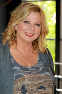 13-05-2014 SHOWBIZZ; NANNIC PARTY GROOT SUCCES MET VELE BN-ers VROUWEN.
Betty de Groot had in samenwerking met TIMOTHY OULTON weer een pracht van een dag georganiseerd waarop vele bekenden waren komen opdraven oa. Quinty Trustfull-Mariska van Kolck-Patricia Steur-Barbara Plugge-Sheila de Vries-Corry Konings-Leontine Borsato-Hind-Beertje van Beesr en nog vele anderen.Quinty Trustfull ontving de Nannic Award voor Strong Woman 2014.
foto: Albert den Iseger.