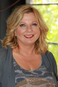 13-05-2014 SHOWBIZZ; NANNIC PARTY GROOT SUCCES MET VELE BN-ers VROUWEN.
Betty de Groot had in samenwerking met TIMOTHY OULTON weer een pracht van een dag georganiseerd waarop vele bekenden waren komen opdraven oa. Quinty Trustfull-Mariska van Kolck-Patricia Steur-Barbara Plugge-Sheila de Vries-Corry Konings-Leontine Borsato-Hind-Beertje van Beesr en nog vele anderen.Quinty Trustfull ontving de Nannic Award voor Strong Woman 2014.
foto: Albert den Iseger.