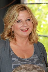 13-05-2014 SHOWBIZZ; NANNIC PARTY GROOT SUCCES MET VELE BN-ers VROUWEN.
Betty de Groot had in samenwerking met TIMOTHY OULTON weer een pracht van een dag georganiseerd waarop vele bekenden waren komen opdraven oa. Quinty Trustfull-Mariska van Kolck-Patricia Steur-Barbara Plugge-Sheila de Vries-Corry Konings-Leontine Borsato-Hind-Beertje van Beesr en nog vele anderen.Quinty Trustfull ontving de Nannic Award voor Strong Woman 2014.
foto: Albert den Iseger.