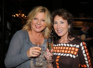 13-05-2014 SHOWBIZZ; NANNIC PARTY GROOT SUCCES MET VELE BN-ers VROUWEN.
Betty de Groot had in samenwerking met TIMOTHY OULTON weer een pracht van een dag georganiseerd waarop vele bekenden waren komen opdraven oa. Quinty Trustfull-Mariska van Kolck-Patricia Steur-Barbara Plugge-Sheila de Vries-Corry Konings-Leontine Borsato-Hind-Beertje van Beesr en nog vele anderen.Quinty Trustfull ontving de Nannic Award voor Strong Woman 2014.
foto: Albert den Iseger.
